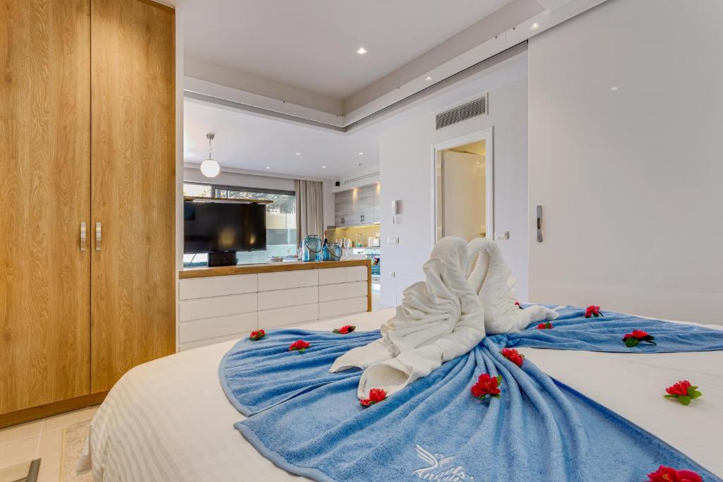 Postel nebo postele na pokoji v ubytování Angels Suites