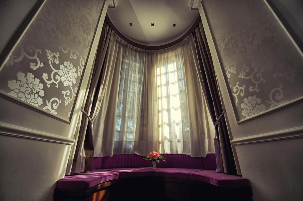 Гостиная зона в The Ashbee Hotel