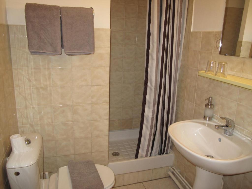 Koupelna v ubytování Nouvel Hotel