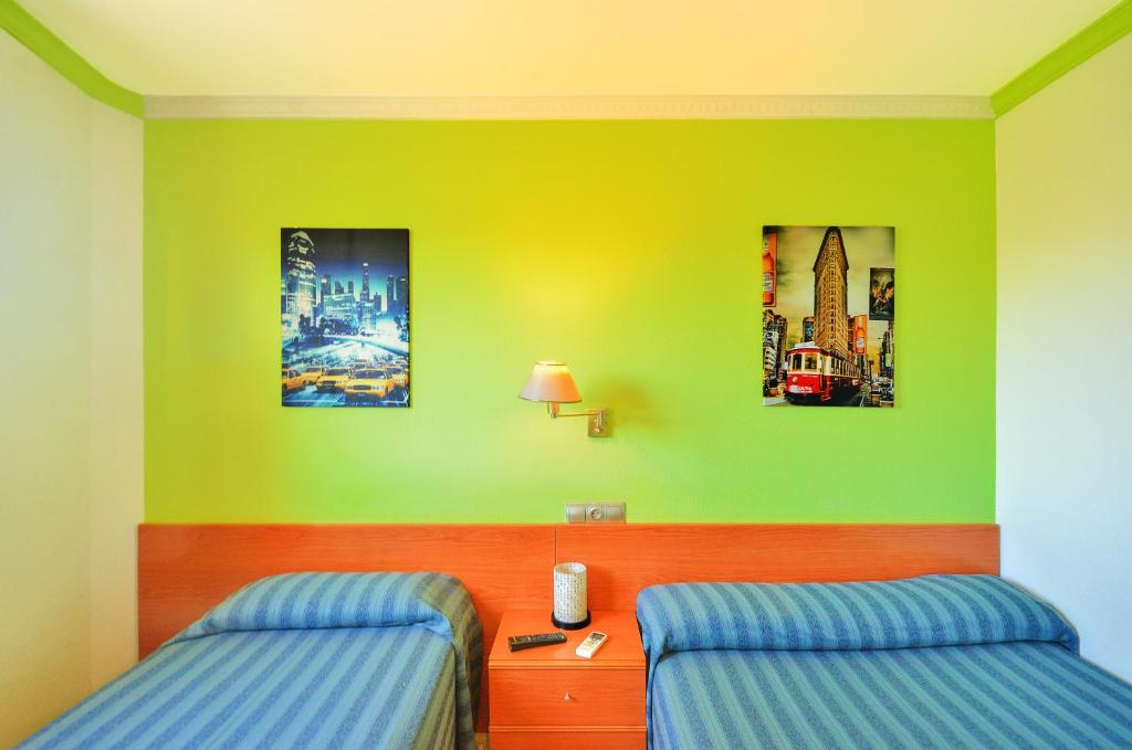 Posteľ alebo postele v izbe v ubytovaní Hostal Apolo Trece