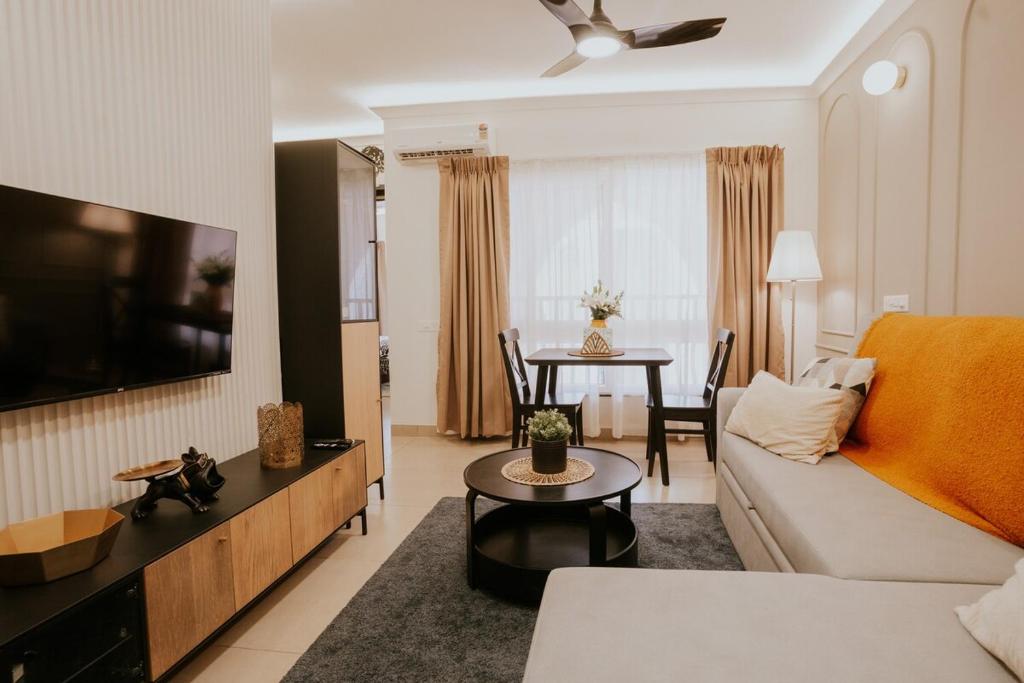 a living room with a couch and a table at Bella casa in Siolim