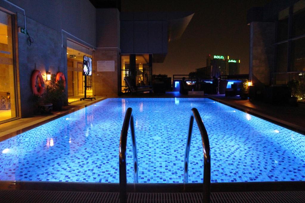 Bazén v ubytování Best Western Plus Pearl Creek nebo v jeho okolí