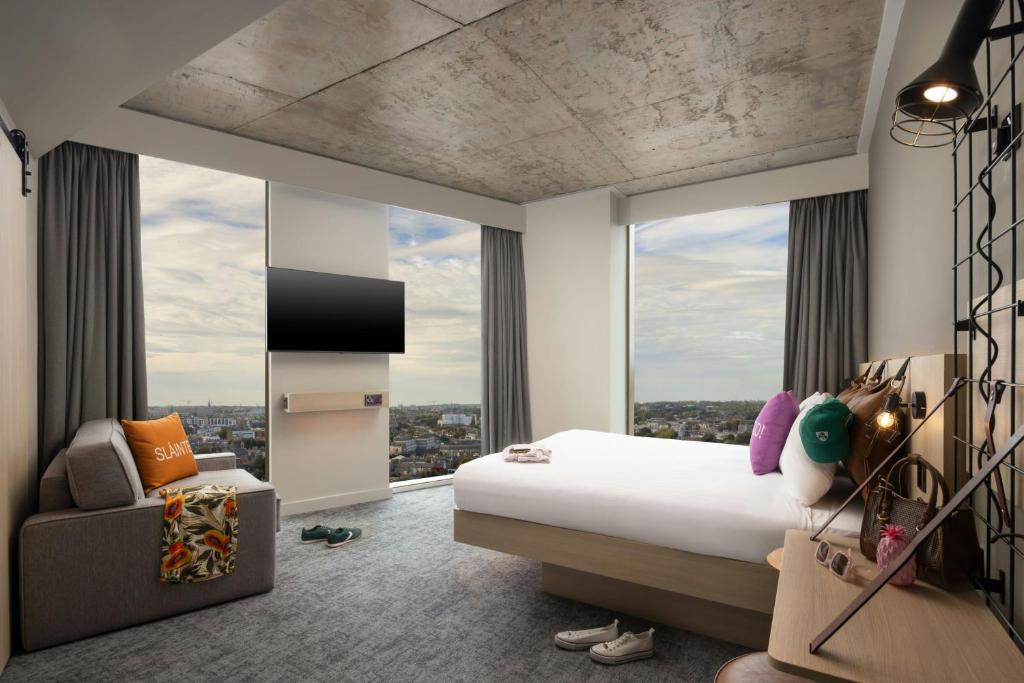 Moxy Dublin Docklands photo