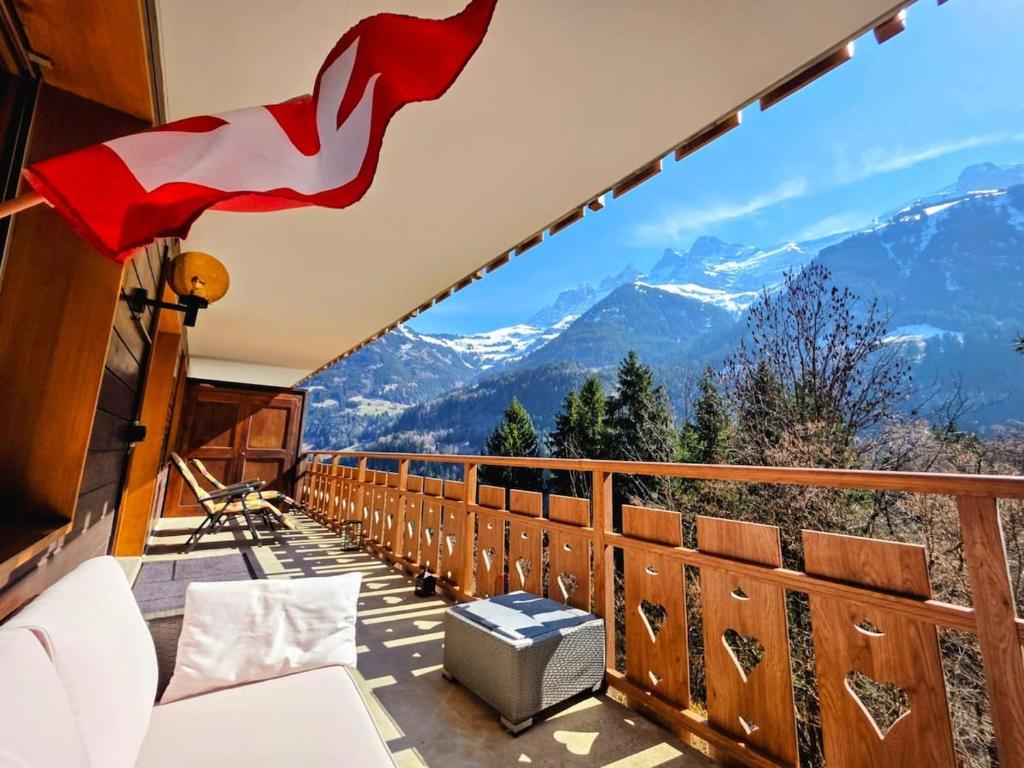 Panorama View, Balcony, 6min Walk to Lift, Modern