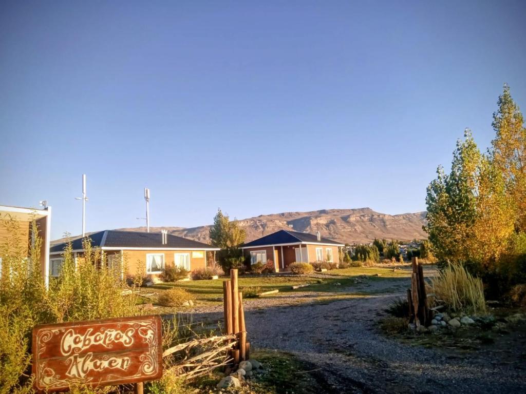 a sign in the middle of a dirt road at Cabañas Aluen in El Calafate
