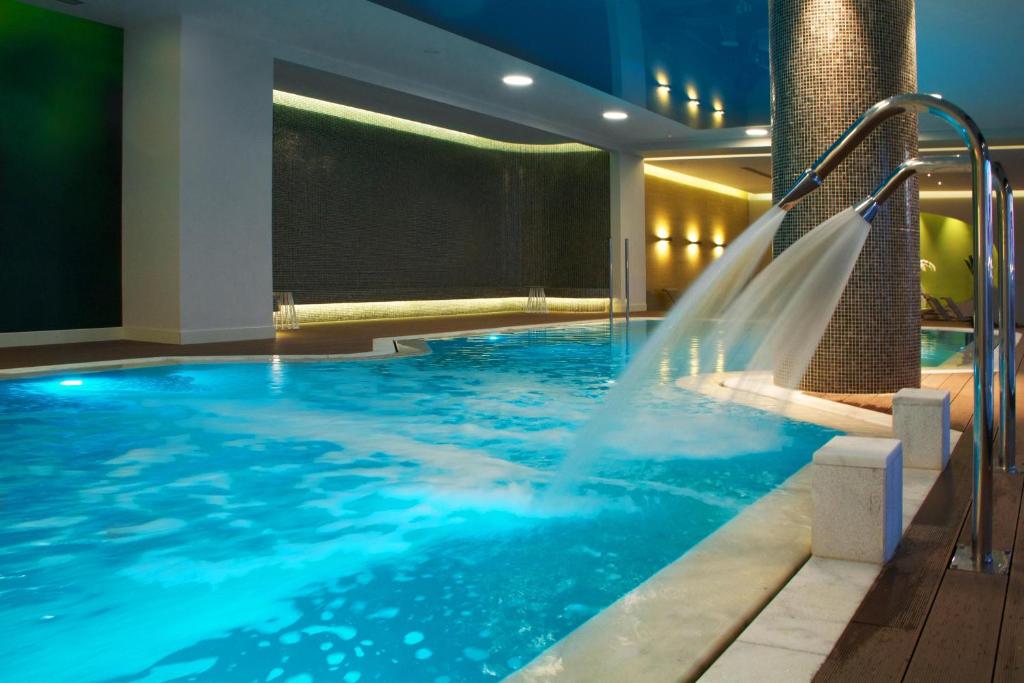 Bazén v ubytování Kipriotis Panorama Hotel & Suites nebo v jeho okolí