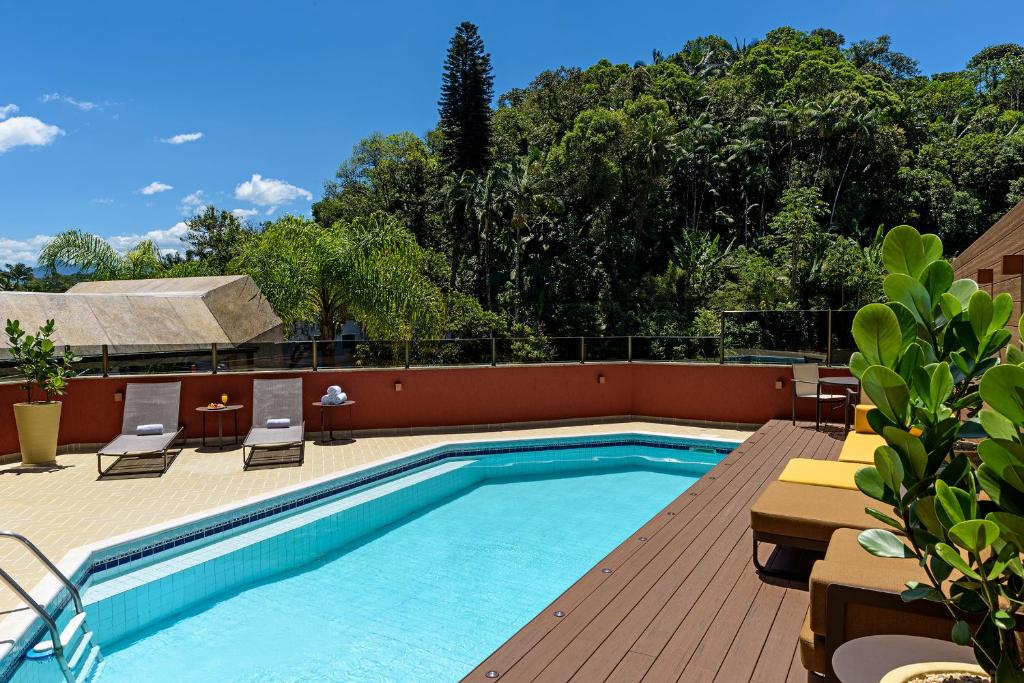 A piscina localizada em Mercure Joinville Prinz ou nos arredores