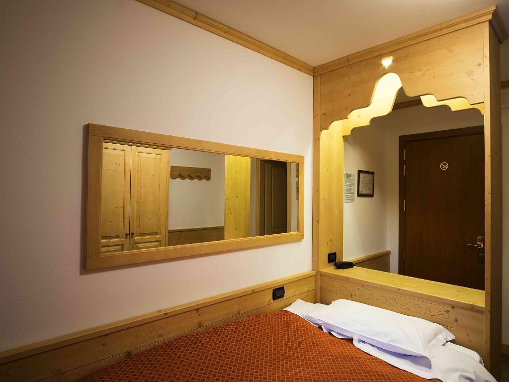 Postel nebo postele na pokoji v ubytování Hotel Raibl e Appartamenti