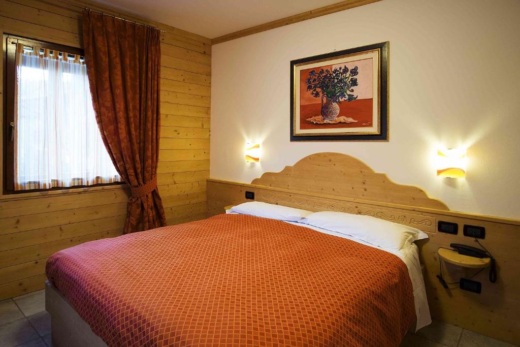 Postel nebo postele na pokoji v ubytování Hotel Raibl e Appartamenti