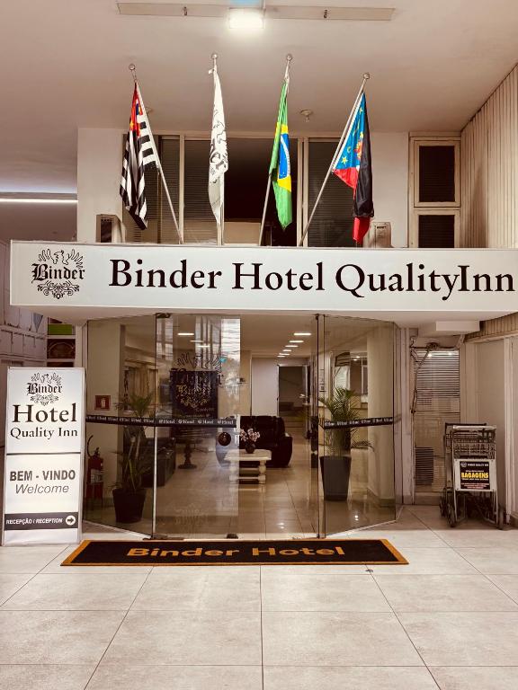 a hotel lobby with flags of different countries at Hotel Binder Quality Inn in Mogi das Cruzes
