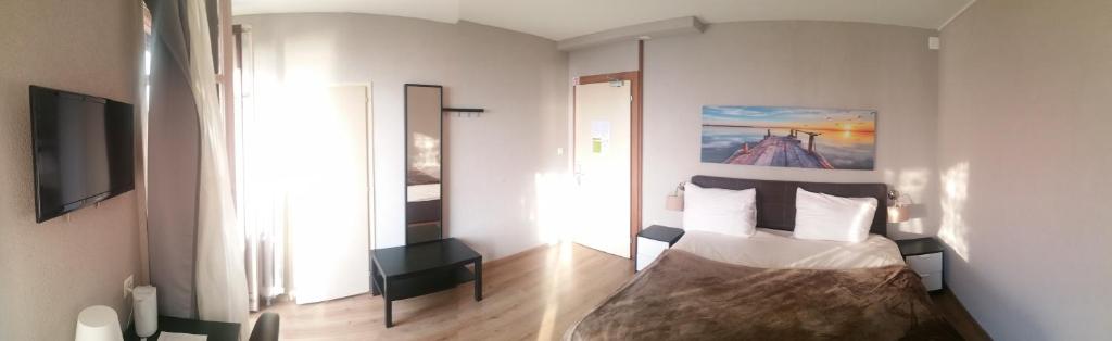 Uma cama ou camas num quarto em Hotel Parc & Lac