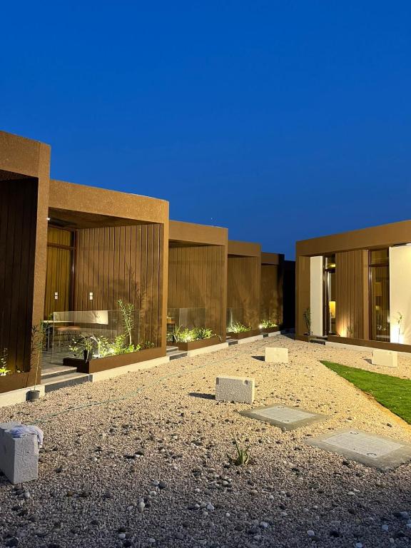 a large building with a courtyard in front of it at هدوء المنتهى in Al Munayzilah