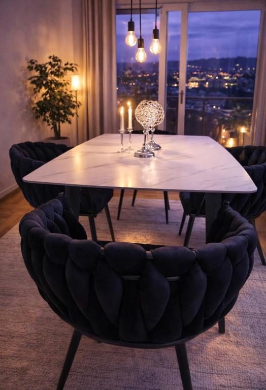 a dining room with a table and chairs at Sternlicht Rachida in Albstadt