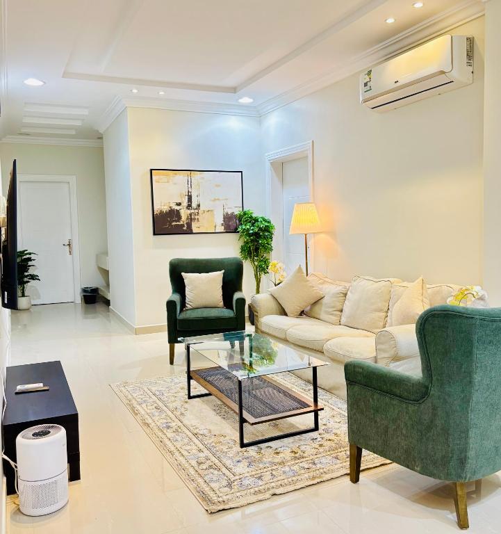 a living room with a couch and two chairs at RIVIERA دخول ذاتي self check-in in Riyadh