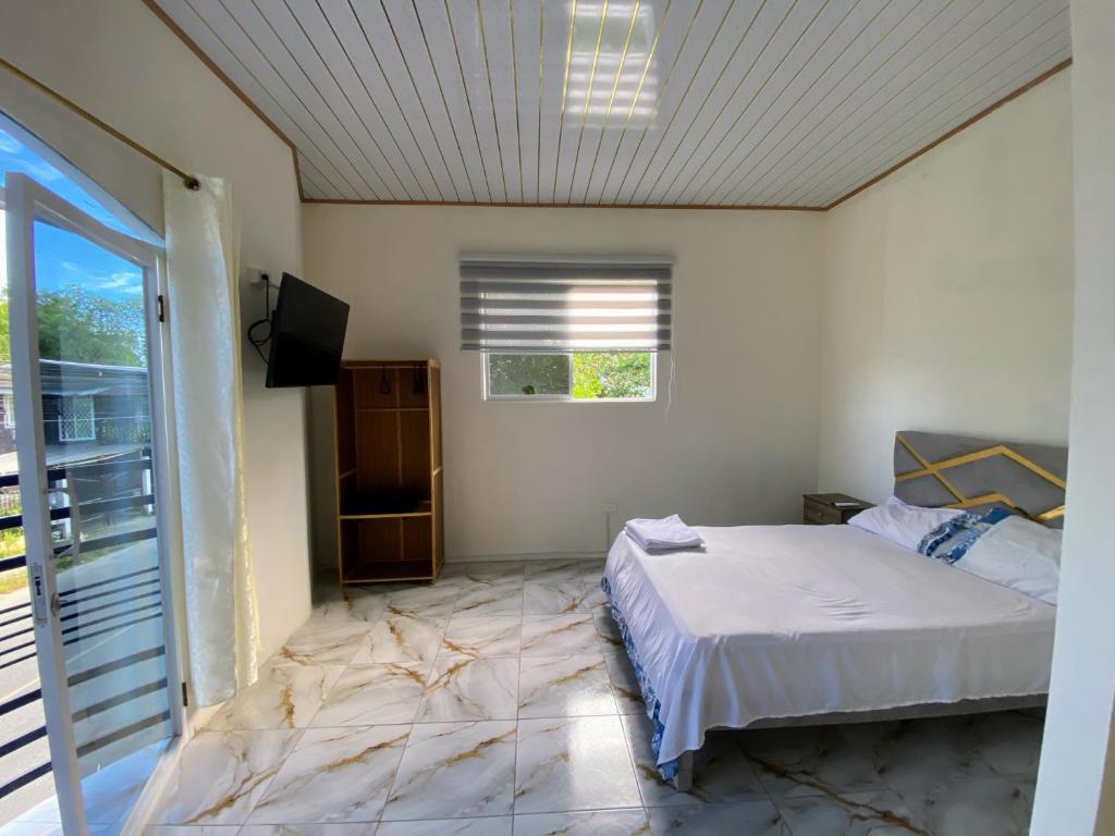 a bedroom with a bed with a marble floor at Alojamiento in Nueva Loja