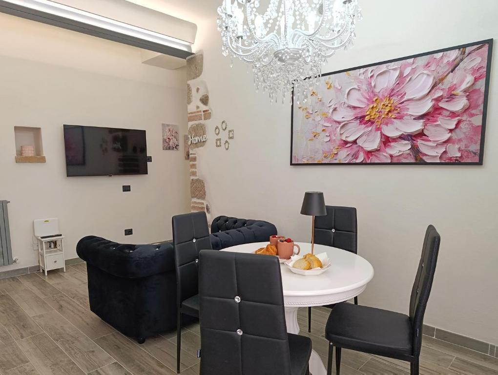 a dining room with a white table and chairs at La casa di Armida in Radicofani