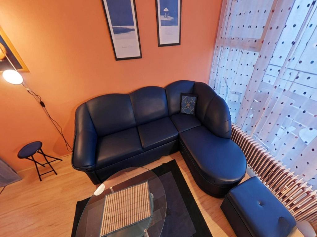 a living room with a leather couch and a table at Appartement Sandra im Bayerischen Wald mit Pool in Freyung