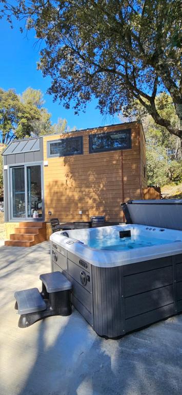 a tiny house with a hot tub in a yard at Tiny house avec jacuzzi in Cadenet