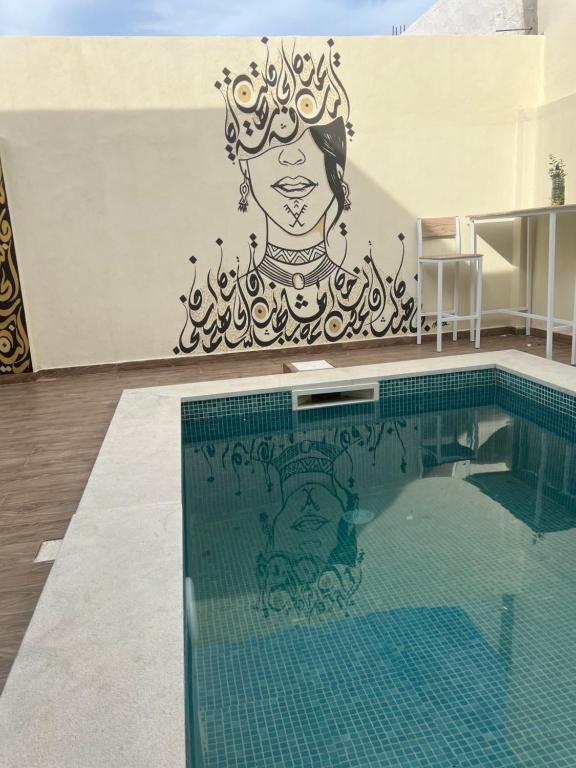 a mural of a woman with a crown on the side of a building at Dar anas in Fafou