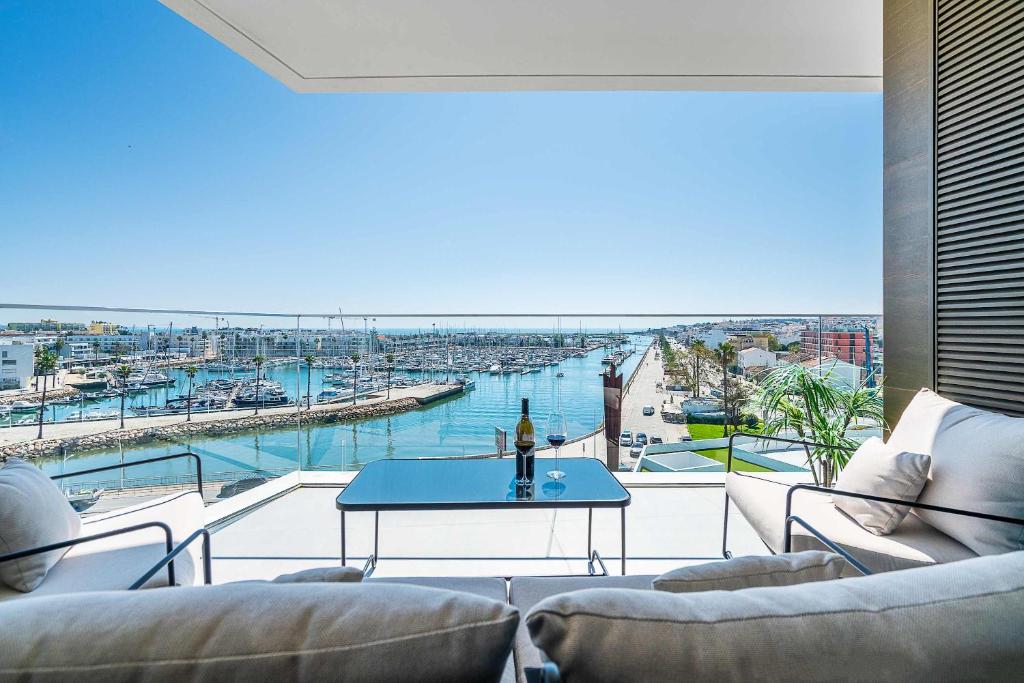 Luxury Penthouse Apartment with Marina Views