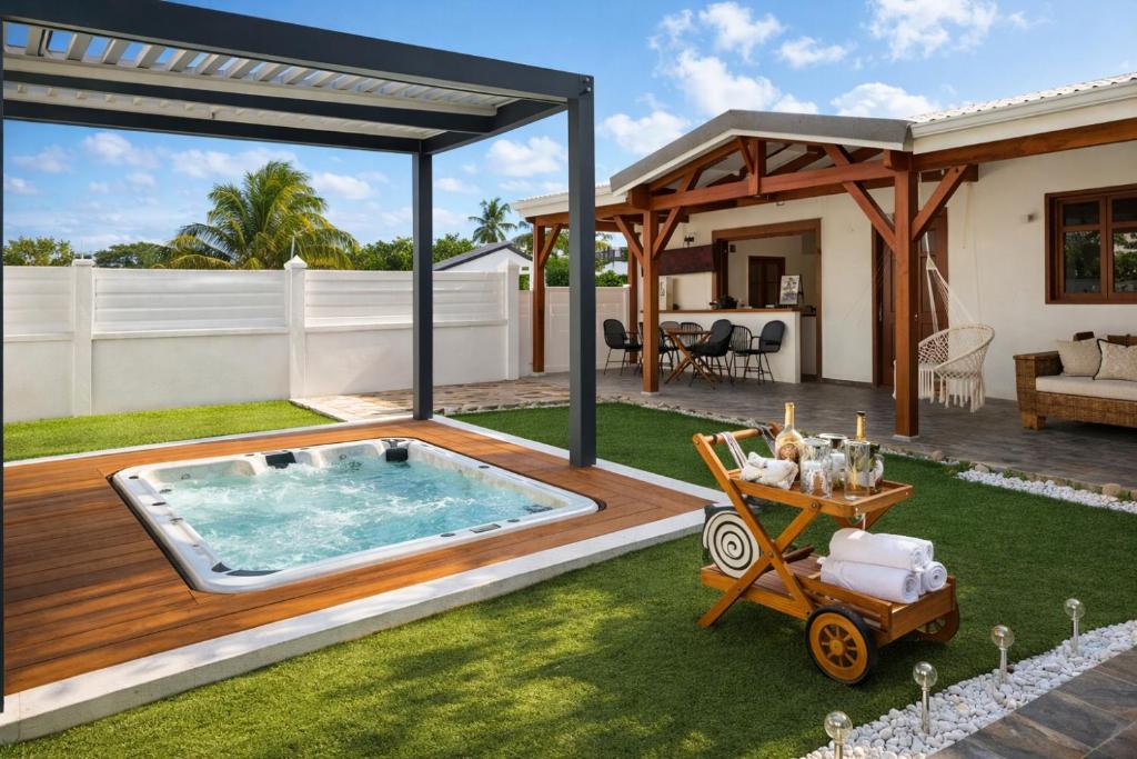 a backyard with a swimming pool and a house at Villa Belle Ile en Mer in Capesterre