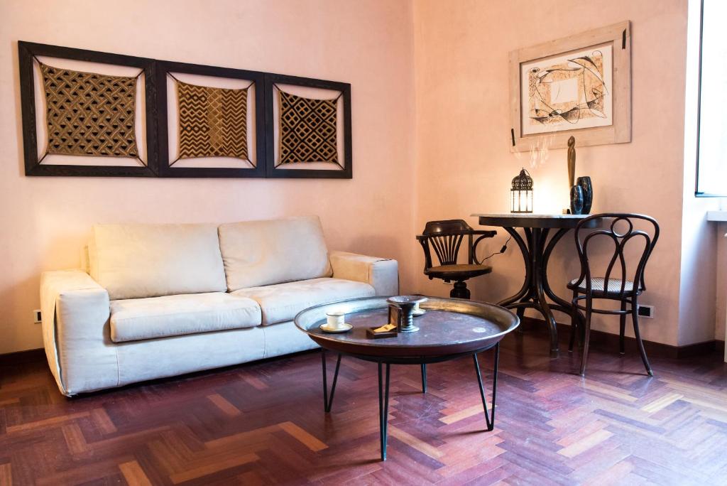 A seating area at Porta Latina Apartment