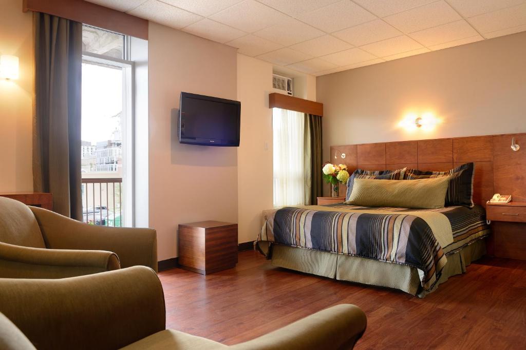 TV a/nebo společenská místnost v ubytování Hotel du Fjord