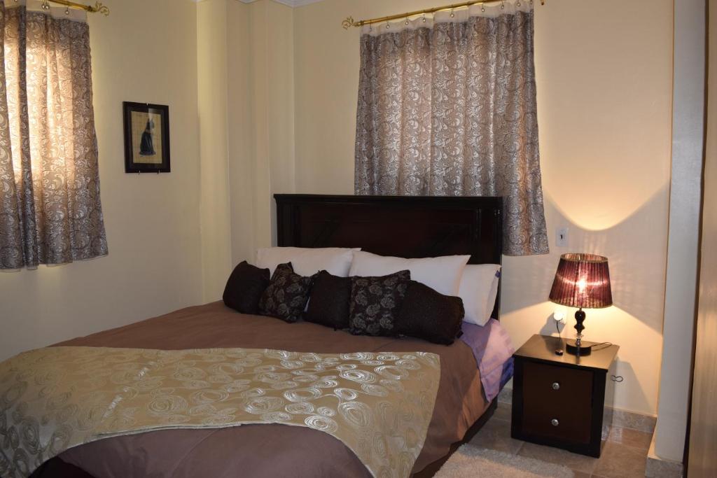 Pyramids Overlook Inn - 4