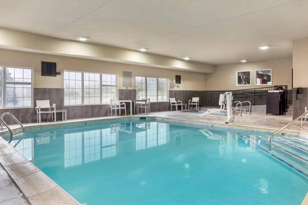 Country Inn & Suites by Radisson, Georgetown, KY photo