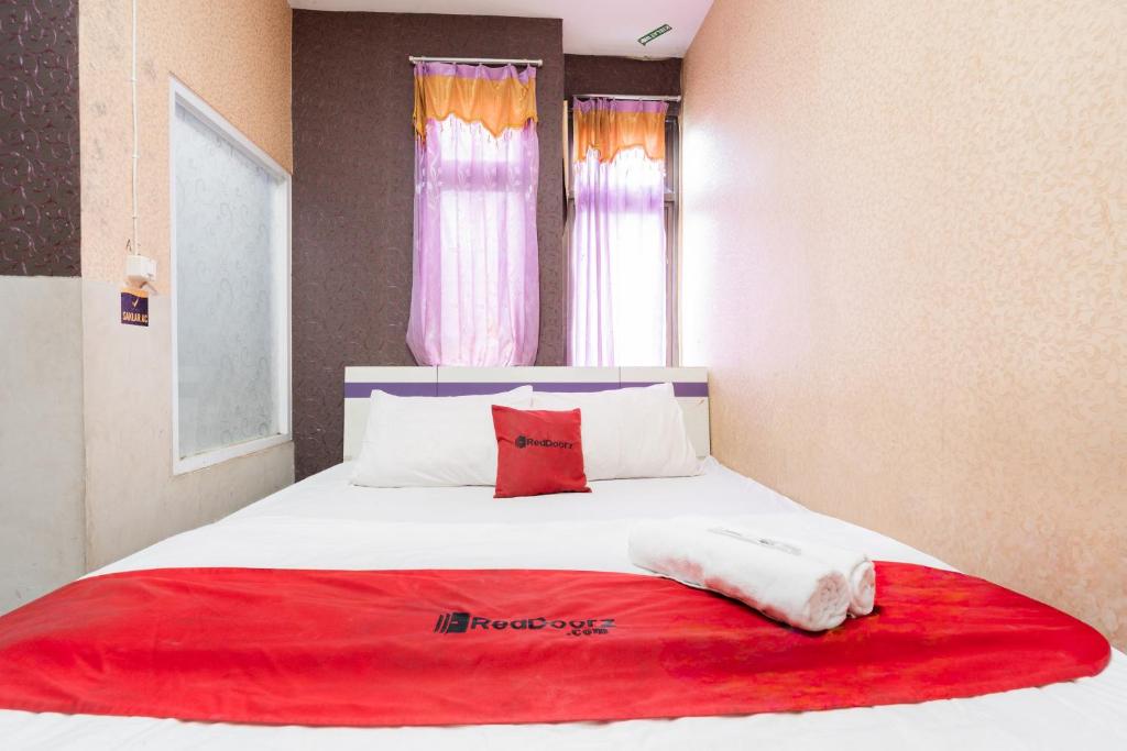 RedDoorz Plus near Stasiun Bekasi - Chambre Double