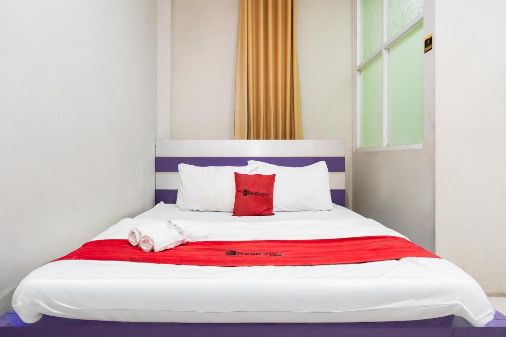 RedDoorz Plus near Stasiun Bekasi - Chambre Double De Luxe