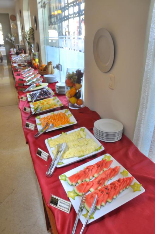 Comida en o cerca de este hotel
