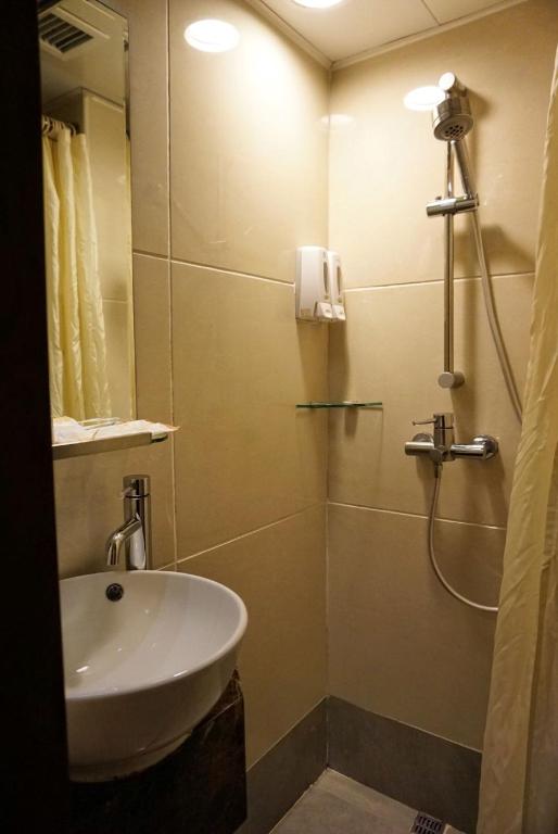 Koupelna v ubytování Lander Hotel Prince Edward