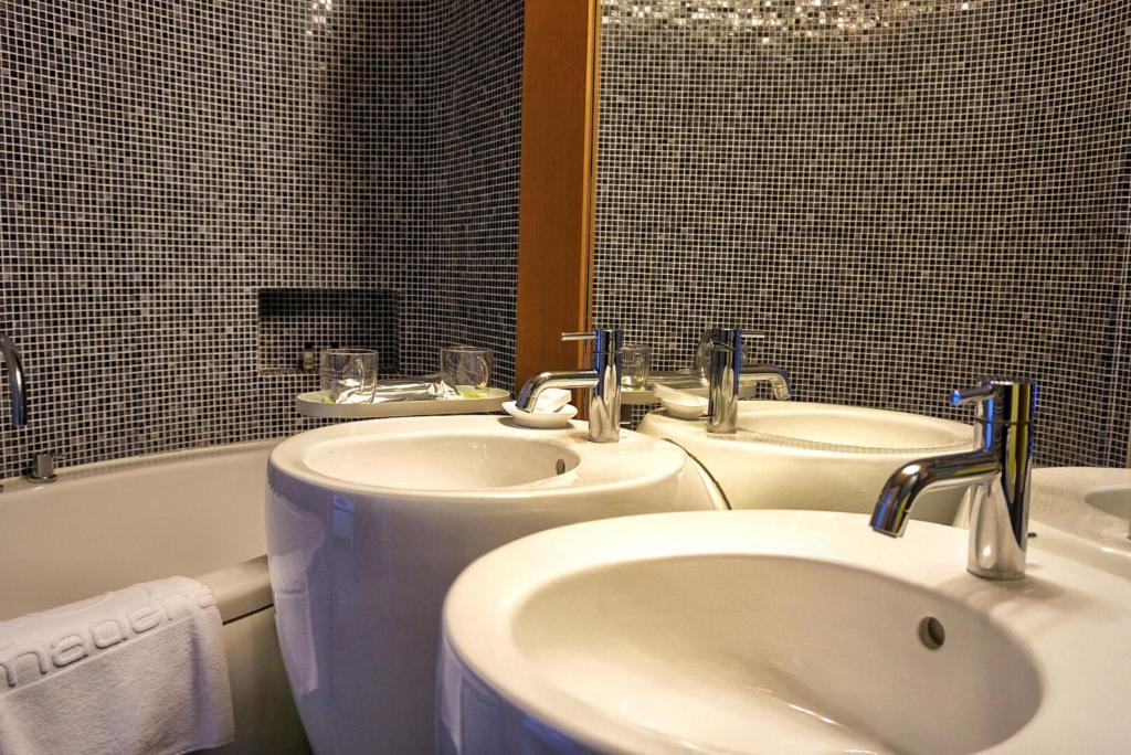 Kopalnica v nastanitvi Hotel Madera Hong Kong