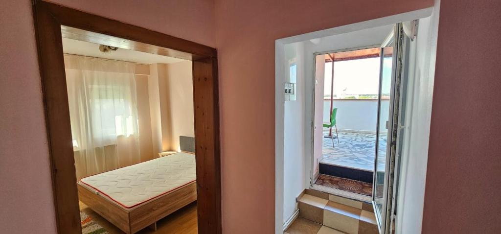 a room with a door leading to a bedroom at Apartament Vasy in Timişoara