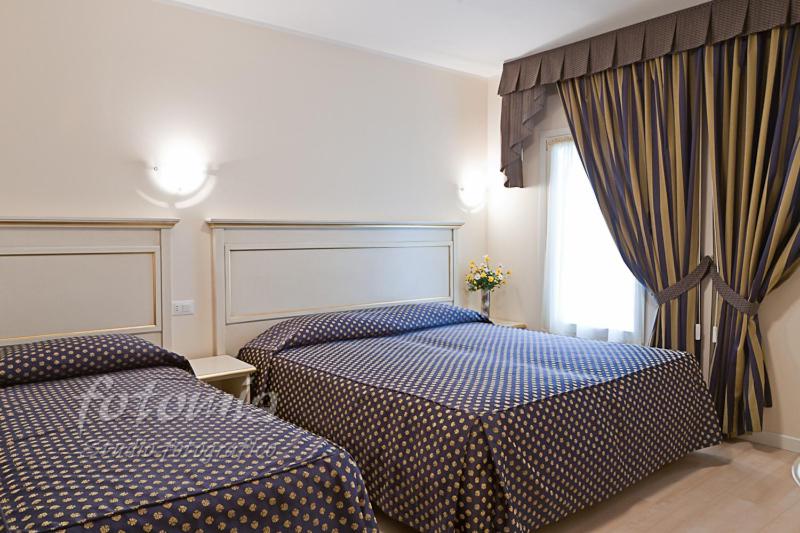Postel nebo postele na pokoji v ubytování Hotel Ai Dogi