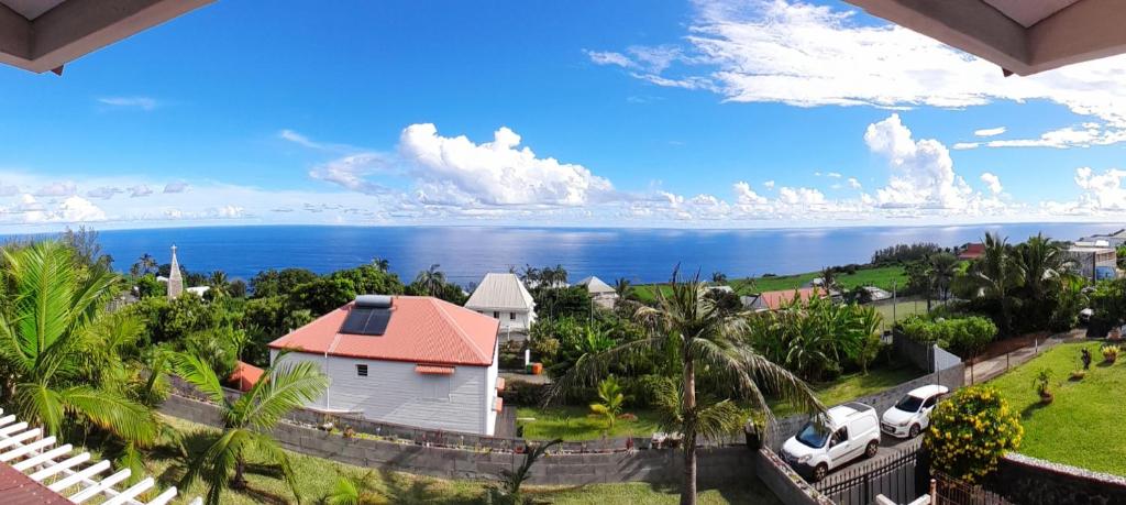 an aerial view of a house with the ocean in the background at Chambre vue sur mer entre Grande Anse et Manapany in Petite Île