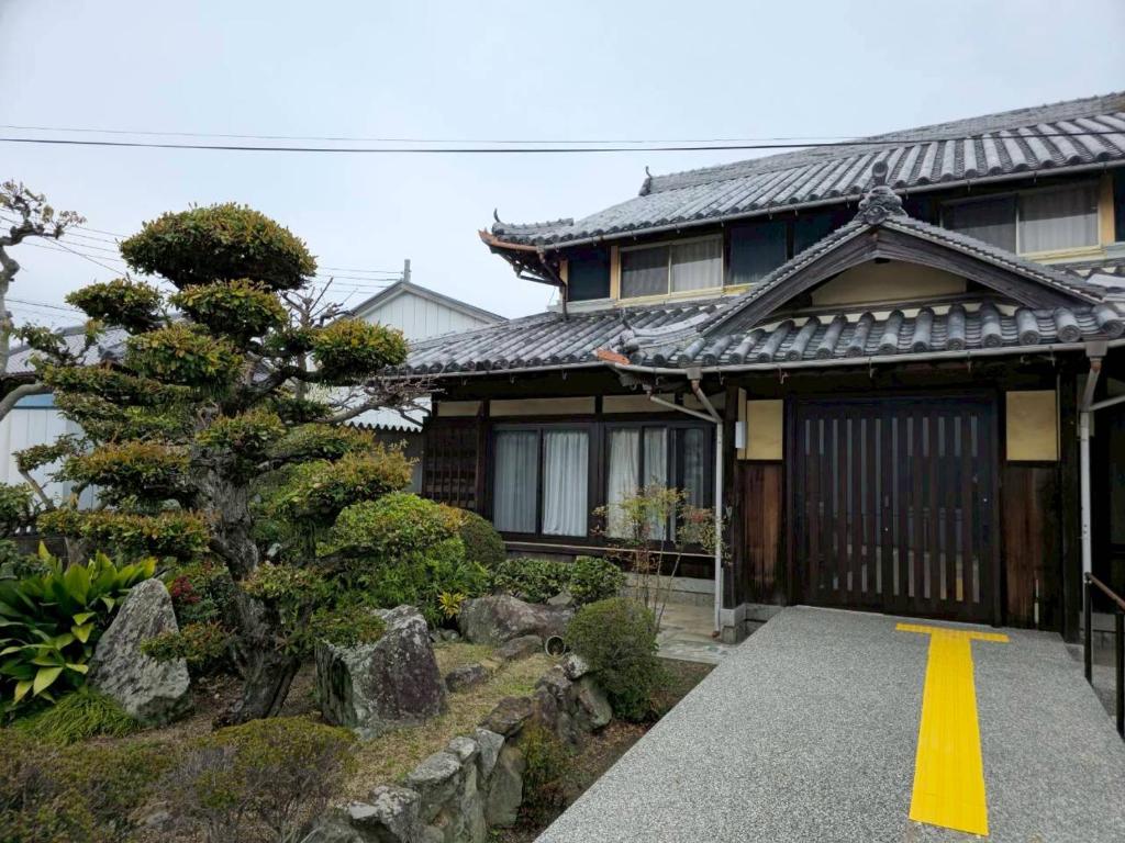a japanese house with a garden in front of it at Tiz円居 in Minamiawaji