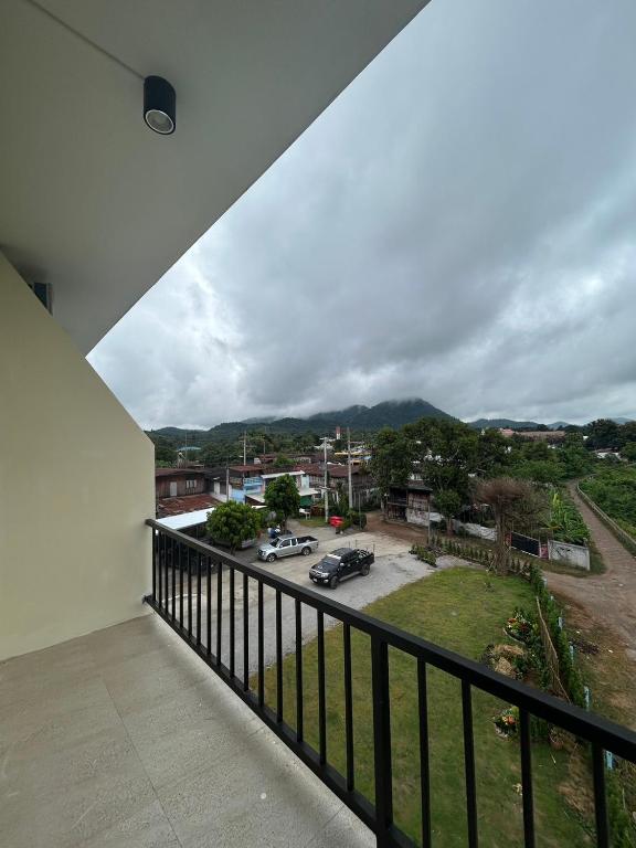 a balcony with a view of a parking lot at โรงแรมเมืองเลยริเวอร์วิว in Ban Tha Phae