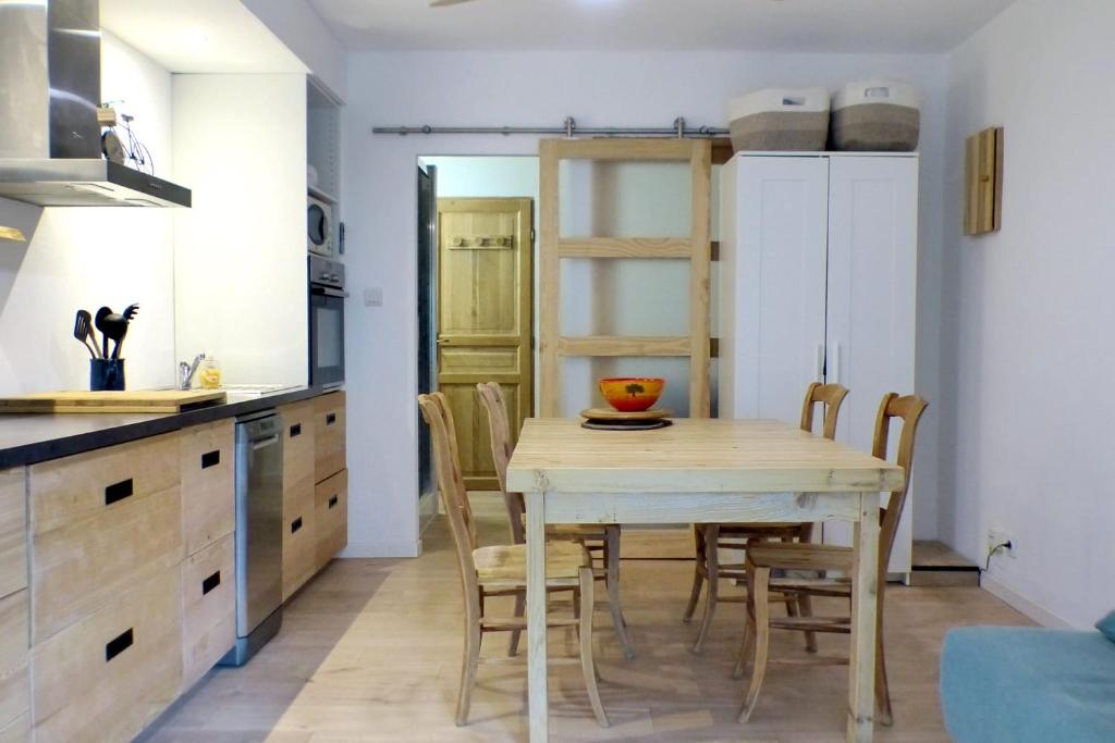 a kitchen and dining room with a table and chairs at Apartment with a large tree-lined terrace in Sanary-sur-Mer