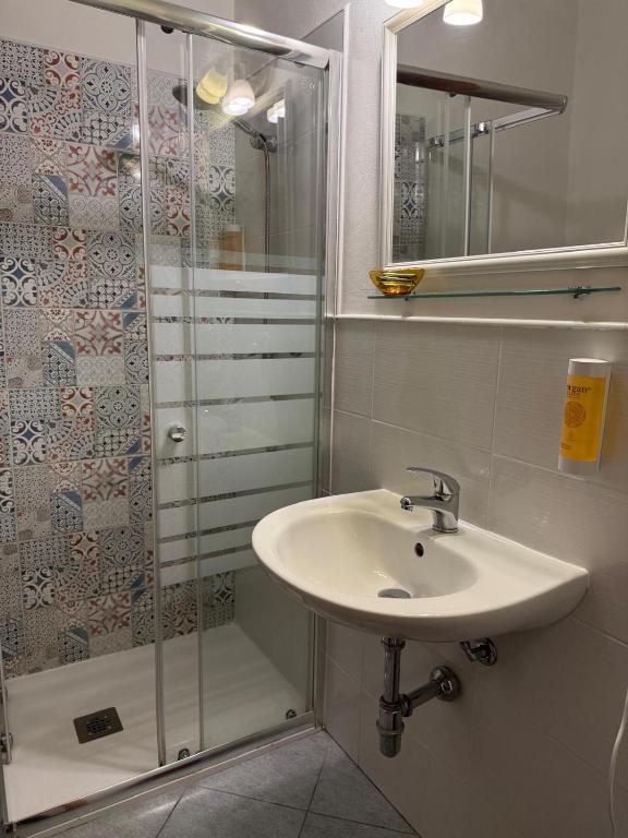 Hotel Ristorante Sassi Rossi - Doppel- Oder Zweibettzimmer Mit Dusche