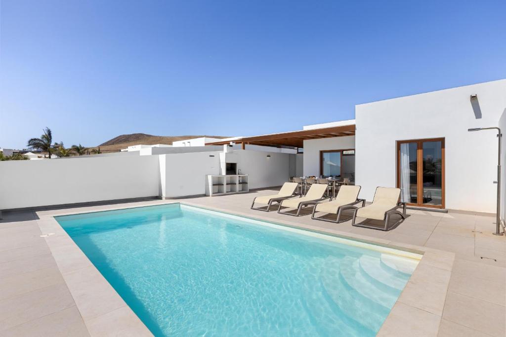 Villa Los Altos Gadea 9B by Escape Home