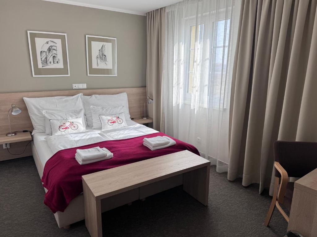 a bedroom with a bed with two towels on it at Sonjas Auszeit in Rust