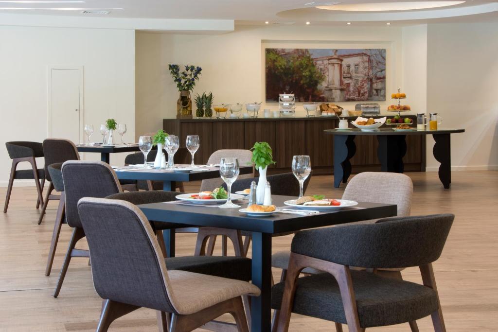 Nápoje v ubytování Athens Avenue Hotel