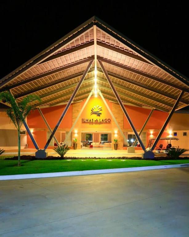 a large building with a sign on the side of it at Ilhas do Lago in Caldas Novas