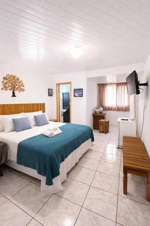 a bedroom with a large bed in a room at Vila Rica Hospedaria in Ouro Preto