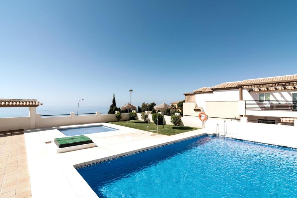 Stunning penthouse with panoramic sea views