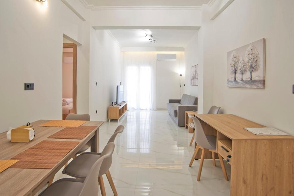 Athenian Glow Fully Renovated Apartment
