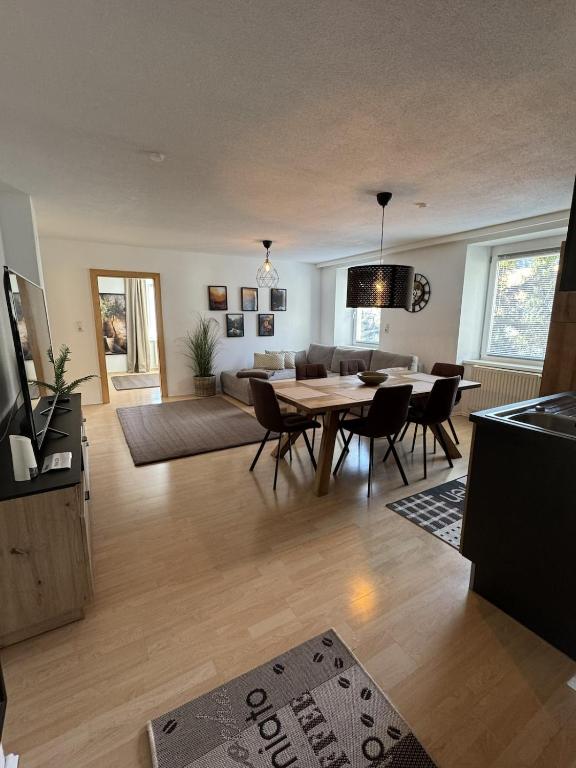a dining room and living room with a table and chairs at Mary's Wohlfühlapartment in Landeck