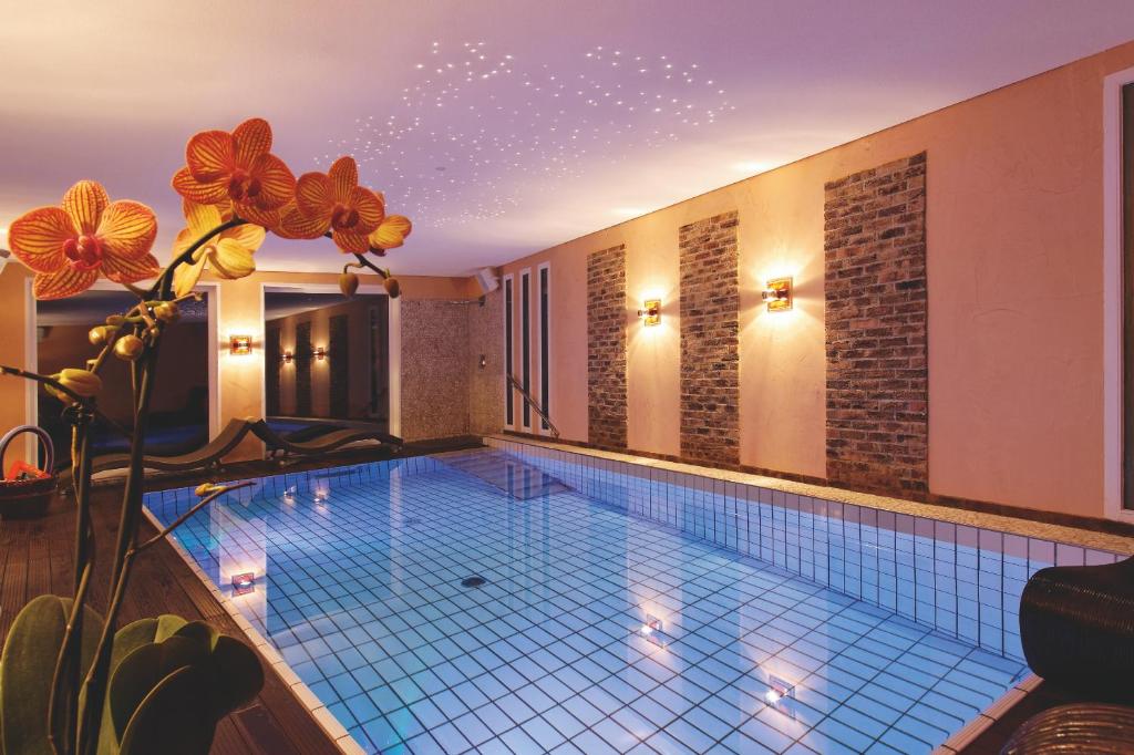 Bazén v ubytování Hotel Schwarzenberg nebo v jeho okolí